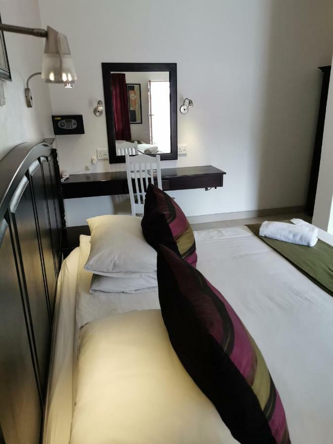 วิคตอเรีย แอนด์ อัลเฟรด เกสท์เฮาส์ Hotel พอร์ตเอลิซาเบธ ภายนอก รูปภาพ